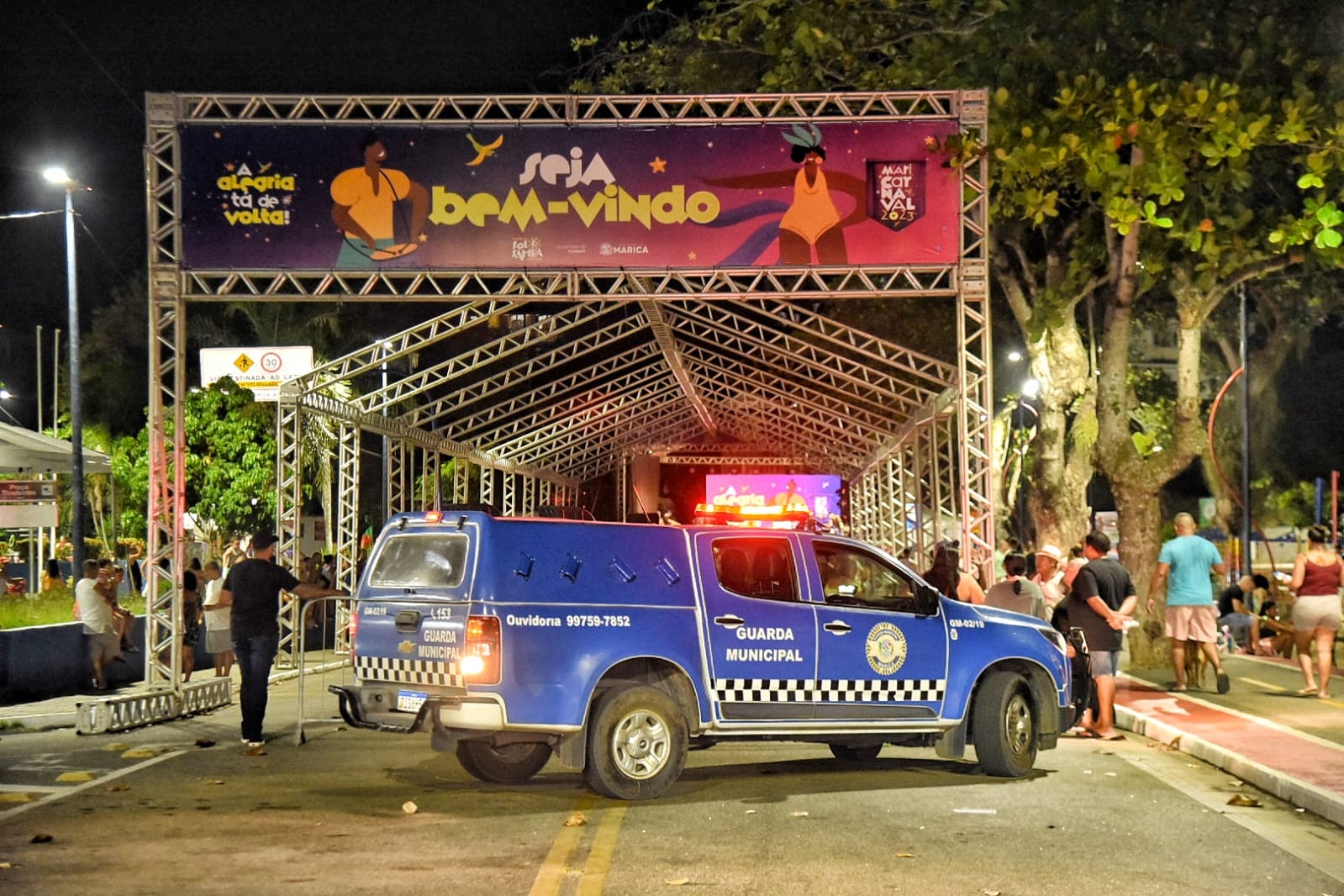 Jogar bola na rua é proibido pela Lei de Trânsito