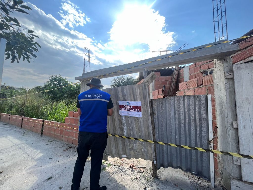 Prefeitura realiza ação de vistoria em construções irregulares na Estrada dos Cajueiros