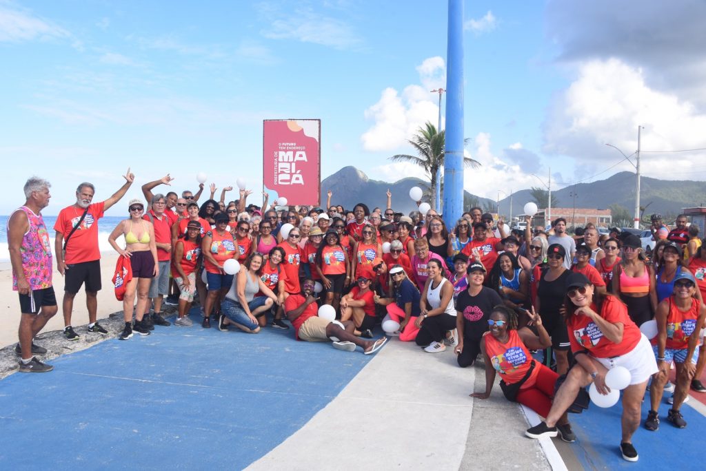 Caminhada da Melhor Idade reúne quase 100 idosos em Itaipuaçu